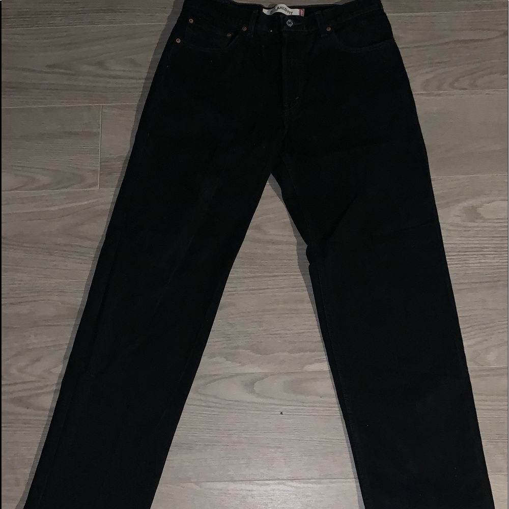 Black Levi’s pants